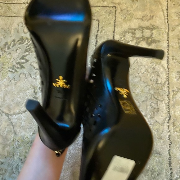 Prada Black Laser Cut Leather Peep Toe Booties Pumps Back Zip Size 39.5 - BNIB! - Picture 13 of 16